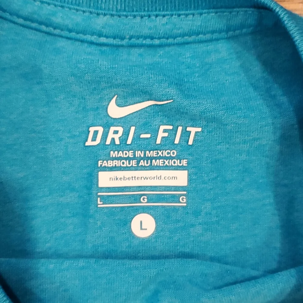 Boys Nike blue dri-fit graphic shirt size L